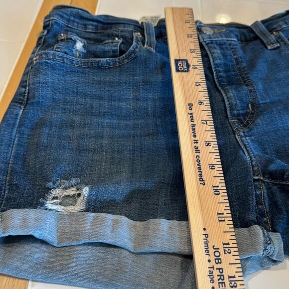 Levi’s Women’s Mid Length Shorts Size 31 Waist - Picture 8 of 8
